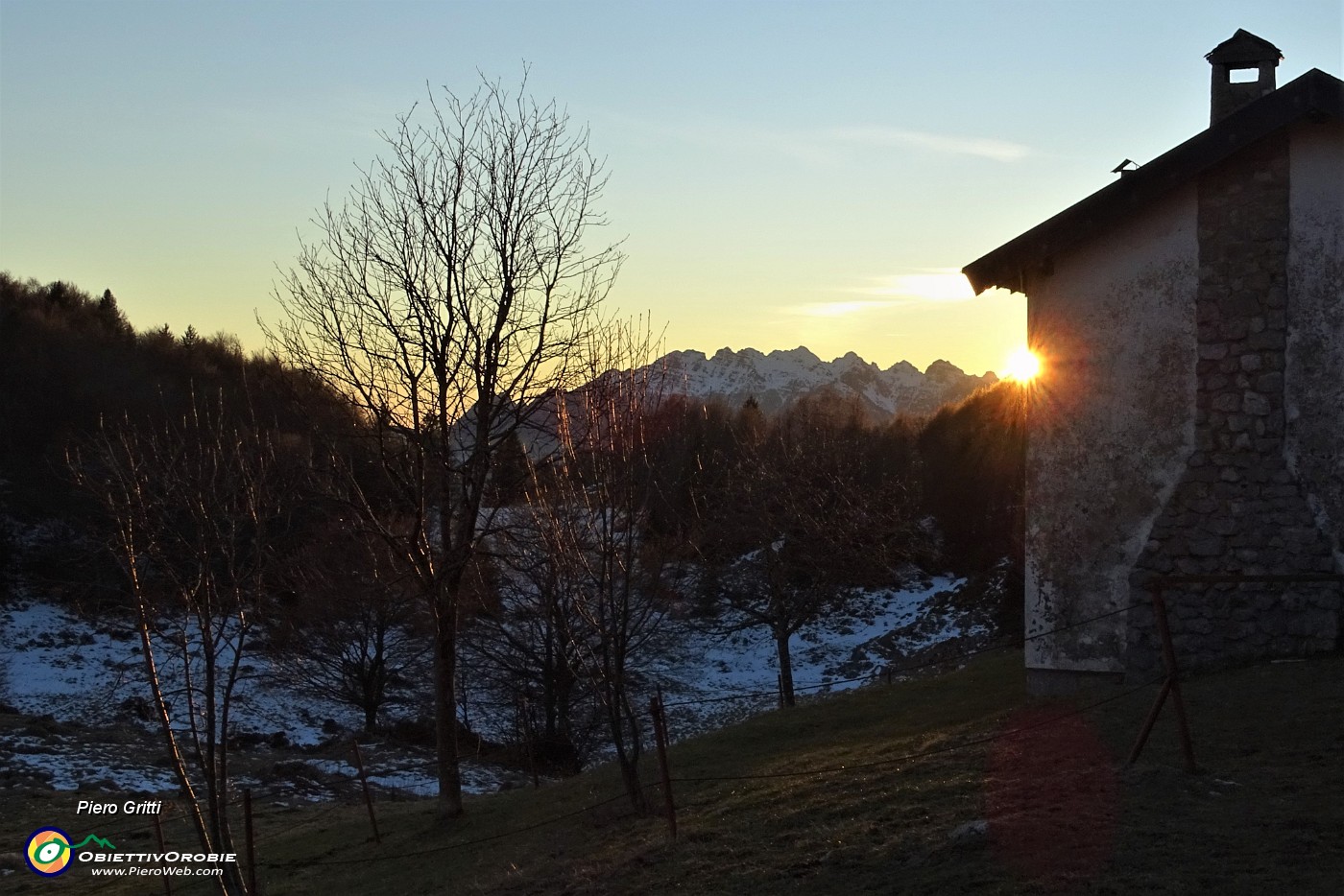 91 Alla Baita di Foppa Lung...Il sole tramonta in Resegone.JPG